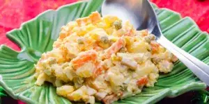 vanocni-bramborovy-salat-rostlinkovo