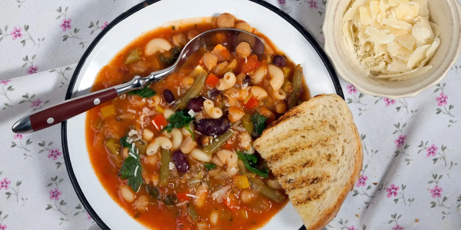 Tradiční-vánoční-fazolová-polévka-rostlinkovo